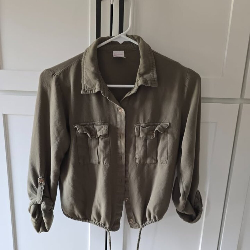 No Boundaries M 7-9 olive green button down pockets drawstring hem long sleeve